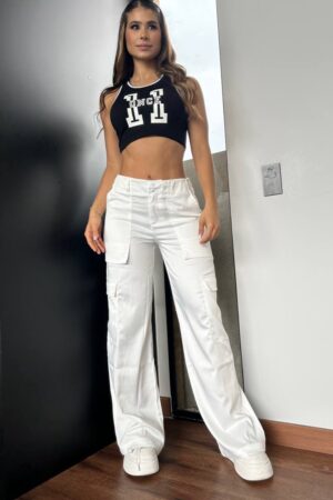 Pantalón con Bolsillos Tipo Cargo en Tela Satén Grueso Blanco